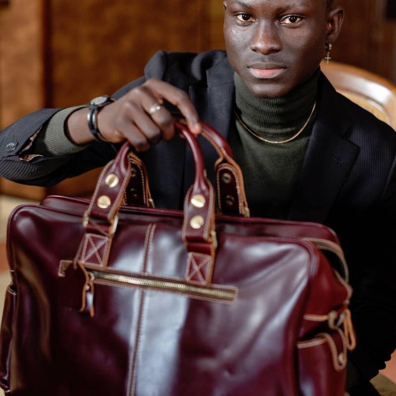 L'importance d'une sacoche d'ordinateur en cuir pour les hommes  en 2023